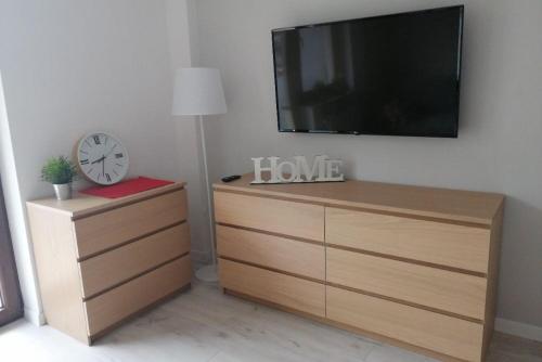 Televízia a/alebo spoločenská miestnosť v ubytovaní Apartament Verona