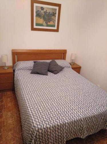 a bed with two pillows on it in a bedroom at Apartamento en Isla Playa in Isla