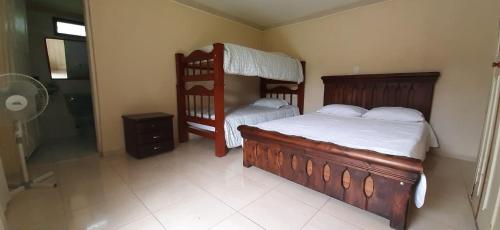 a bedroom with two bunk beds in a room at Sede el Paraiso in Armenia