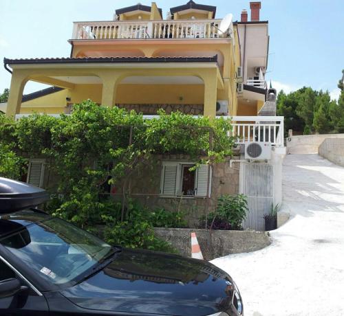 Το κτήριο όπου στεγάζεται  το διαμέρισμα