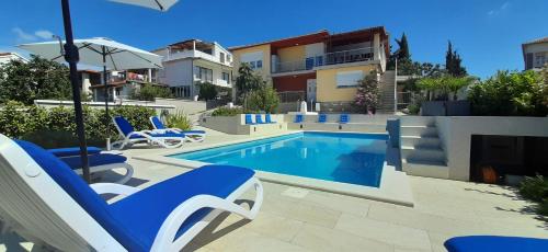 Apartment with heated pool, Villa Regina