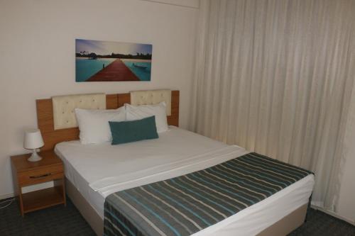 a bedroom with a bed and a window with at My Rezidans Hotel in Manisa