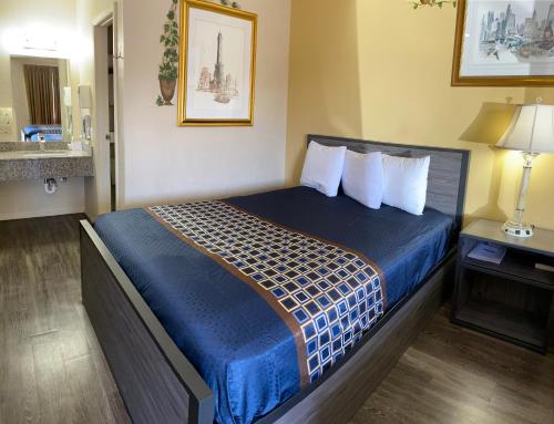 Posteľ alebo postele v izbe v ubytovaní Americas Best Value Inn - Legend's Inn
