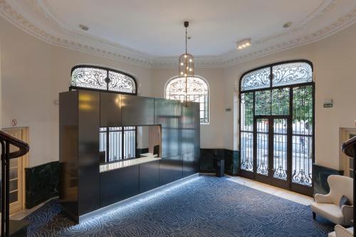 a lobby with a large glass wall at Hotel Sardinero Madrid in Madrid