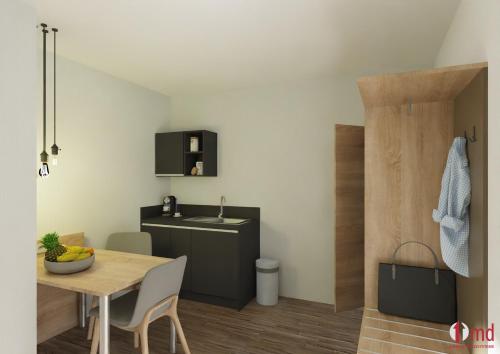 Aparthotel AVANGARD Living في فورشهايم: مطبخ وغرفة طعام مع طاولة ومغسلة