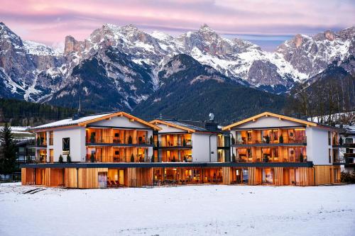 Nespecifikovaný výhled na hory nebo výhled na hory při pohledu z hotelu
