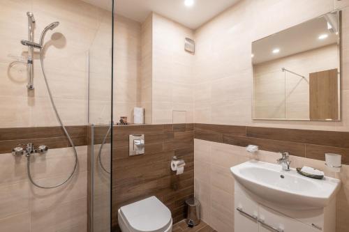 Bilik mandi di Gardenia Apartments