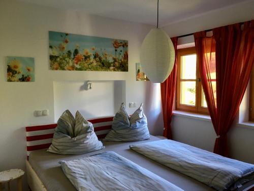 Postel nebo postele na pokoji v ubytování Ferienwohnung Fam. Unterberger