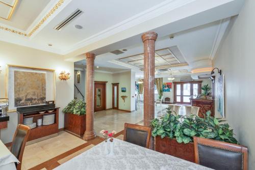 Гостиная зона в Antis Hotel-Special Category