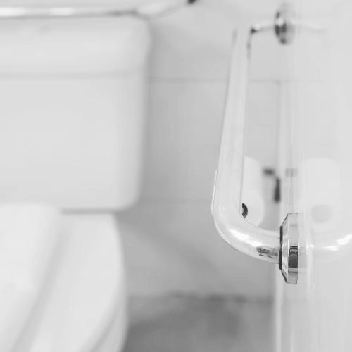 a bathroom with a sink and a shower at Aero Inn Hotel in Uberlândia