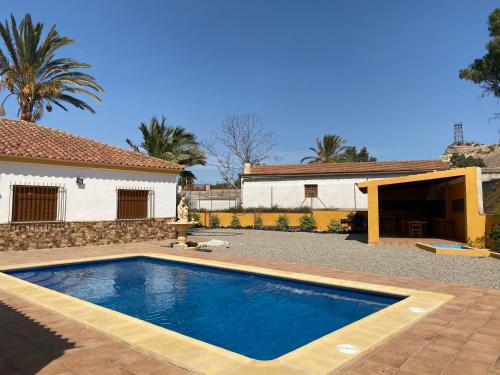 Chalet con piscina privada de 4 dormitorios Las Herrerias ...
