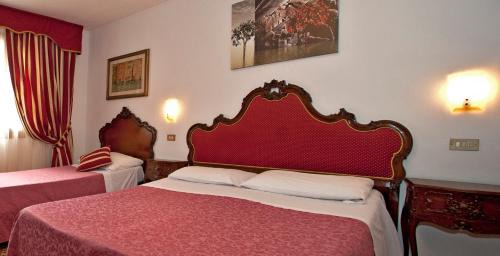 Katil atau katil-katil dalam bilik di Hotel Fontana