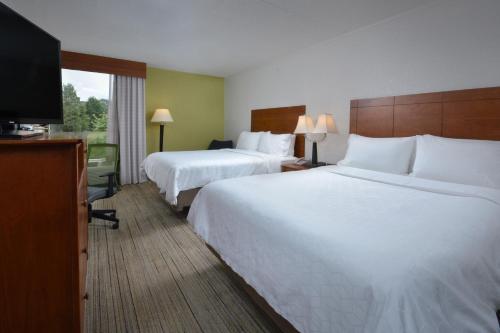 Voodi või voodid majutusasutuse Holiday Inn Express Lynchburg, an IHG Hotel toas
