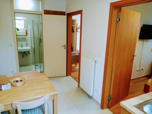 TV a/nebo společenská místnost v ubytování Garni Hotel Bovec
