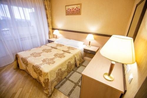 Katil atau katil-katil dalam bilik di Inturist Hotel