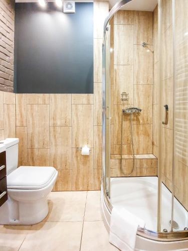 a bathroom with a shower and a toilet at Kamienica Morska Gdynia in Gdynia