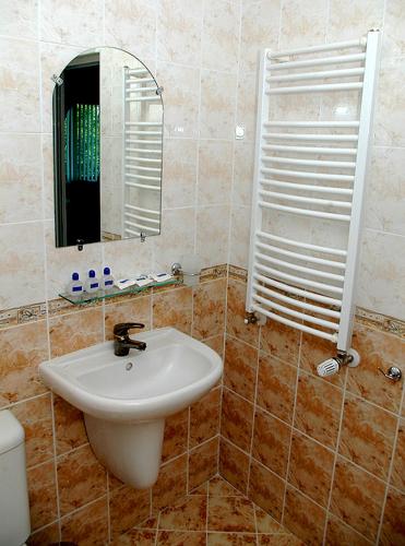 Kupatilo u objektu Panorama Hotel