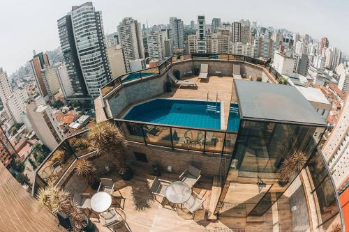 Πισίνα στο ή κοντά στο Golden Tower Pinheiros by Fênix Hotéis