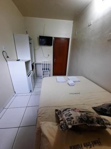 Una cocina o zona de cocina en Hotel Três Passos - Prox ao Aeroporto e Rodoviária