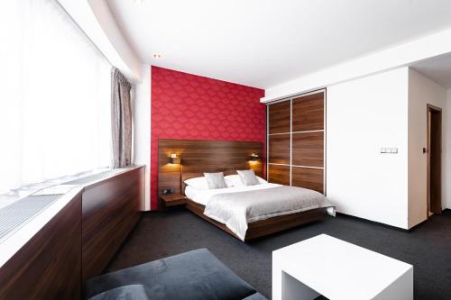 Postel nebo postele na pokoji v ubytování Tempus Club Garni Hotel