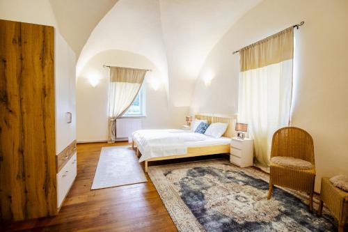 Ένα ή περισσότερα κρεβάτια σε δωμάτιο στο Schlossgasthof & Hotel Rosenburg