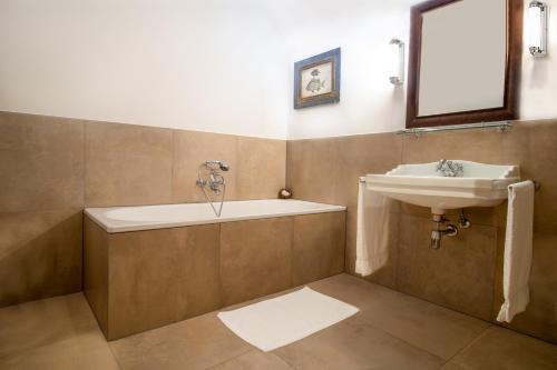 Ένα μπάνιο στο Schlossgasthof & Hotel Rosenburg