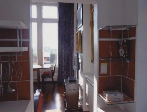 a hallway with a room with a window and a desk at Au Soleil Couchant in Trouville-sur-Mer