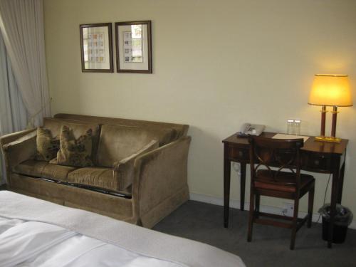 a living room with a couch and a table with a lamp at Munkebo Kro & Hotel in Munkebo