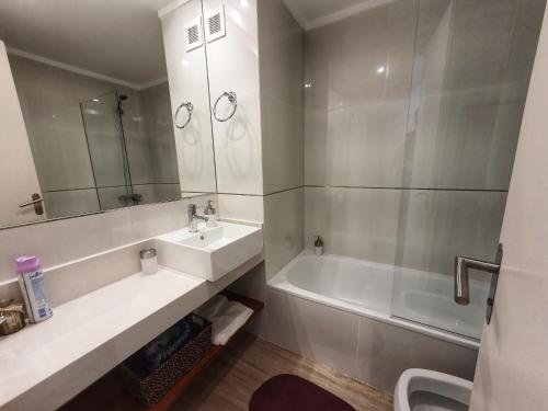 Ванная комната в Exclusivo estudio a metros de la Rural y la Embajada
