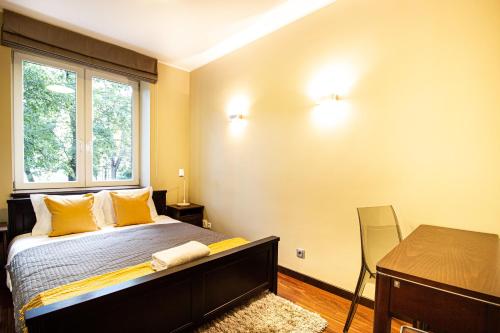 Posteľ alebo postele v izbe v ubytovaní Plac Zbawiciela Elegant Apartment