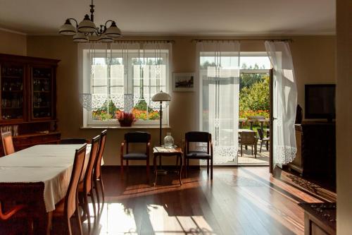 a kitchen and dining room with a table and chairs at Przystanek Kozia Góra in Kozia Góra