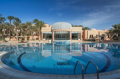 a large swimming pool in front of a building at Palm Beach Palace Tozeur in Tozeur