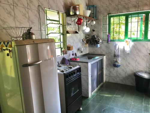 Кухня или мини-кухня в Sítio-Estalagem Pouso-Frio
