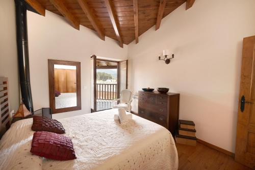 a bedroom with a bed and a dresser and a window at Desconnectar Bellver de Cerdanya I in Bellver de Cerdanya 