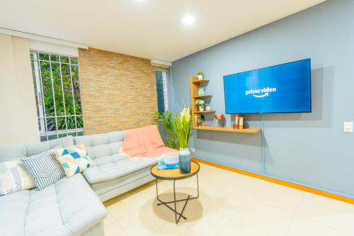 Μια τηλεόραση ή/και κέντρο ψυχαγωγίας στο Modern Apartment Ultra Fast Internet in El Poblado