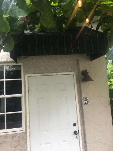 Galería fotográfica de Walk to Restaurants and Shops - 5S en Miami