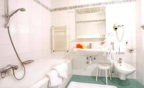 Ett badrum på Residence Cesa Callegari