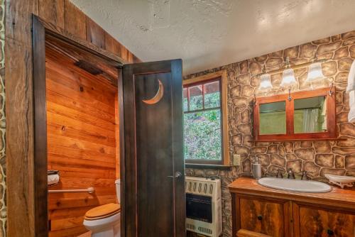 Ένα μπάνιο στο Stone Lagoon Cabin