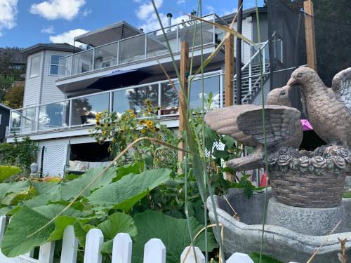 Peachland on Second Avenue – Photos 2
