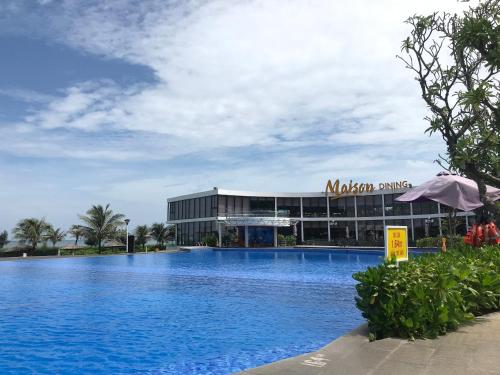 a large swimming pool in front of a building at Oceanami 3BR Villa - Vivian Homestay in Long Hai