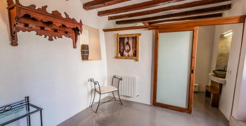 a chair sitting in a room with a window at Agroturismo Can Pere Sord in Sant Joan de Labritja