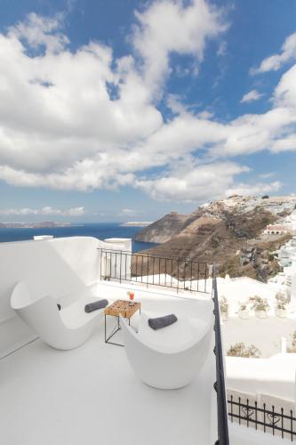 Doukas Caldera Suites