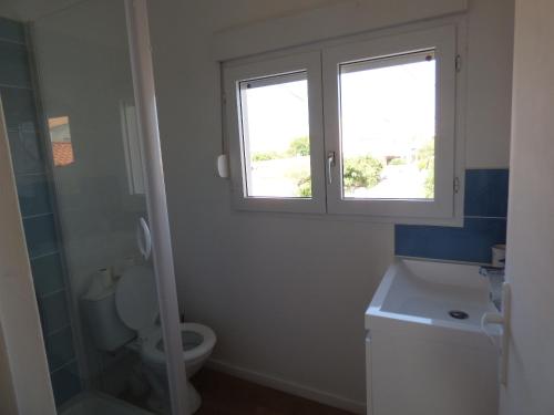 Koupelna v ubytování Villa T5 climatisée - Front de Mer - Narbonne Plage