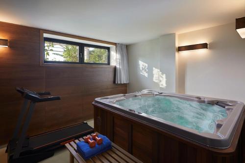 a large tub in a bathroom with a window at Karvouno Villas in Sivota