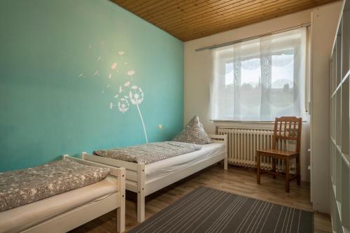 Säng eller sängar i ett rum på Ferienwohnung im Haus Metzger