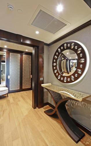King Suite with Club Lounge Access - High Floor/Smoking