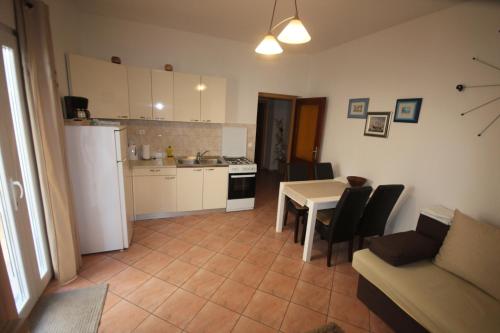 Cosy apartment 5min to beach Mirela Borik