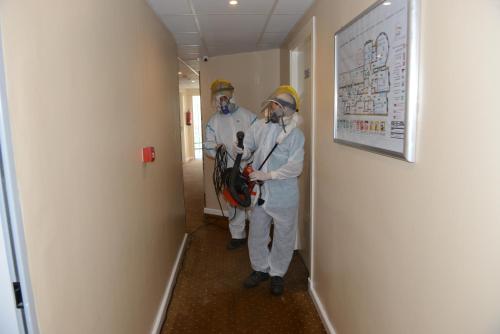 two men are standing in a hallway in a room at Al Mandari Hôtel Tétouan in Tetouan