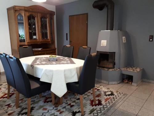 Fotografie z fotogalerie ubytování Ferienhaus Sonnenhang v destinaci Losheim