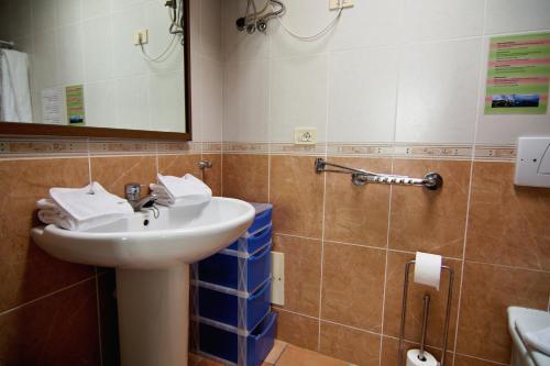a bathroom with a sink and a mirror at Casa Capitan con vista mar in Arona